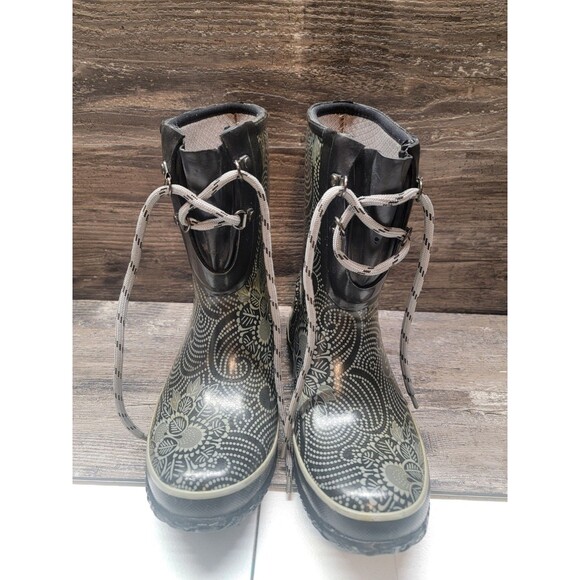 🔴 BOGS Women's 2 Eye Lace Black Batik Rubber Mid Calf Boots Size 7 - Picture 2 of 6